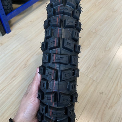 Produzir 5000 peças por dia com a Máquina de Recauchutamento de Pneus de Motocicletas 300-17