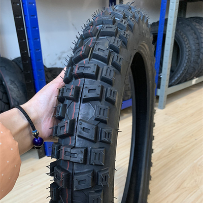Produzir 5000 peças por dia com a Máquina de Recauchutamento de Pneus de Motocicletas 300-17