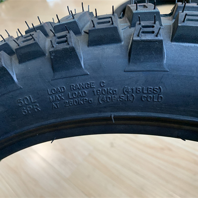 Produzir 5000 peças por dia com a Máquina de Recauchutamento de Pneus de Motocicletas 300-17