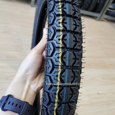 300-17 300-18 2,3/2,6 kg Conteúdo de borracha 35%-55% Pneus de motocicletas para o mercado da América do Sul