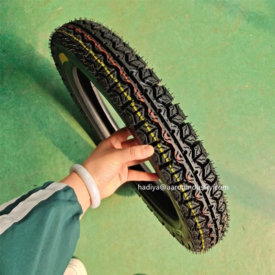 300/18 Solid Motorcycle Tire Casing 3.2/3.4KG para o Mercado do México Heavy Duty Design