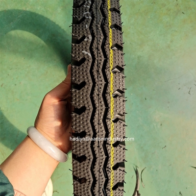 Porto de carregamento Porto de Qingdao 3.00-17 30017 300.17 300X17 Pneus sem tubo para motocicleta para JAWA 250