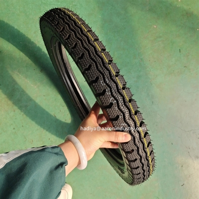Porto de carregamento Porto de Qingdao 3.00-17 30017 300.17 300X17 Pneus sem tubo para motocicleta para JAWA 250