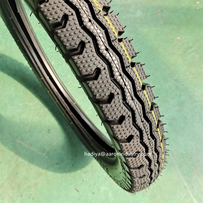 Porto de carregamento Porto de Qingdao 3.00-17 30017 300.17 300X17 Pneus sem tubo para motocicleta para JAWA 250