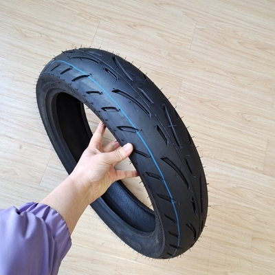 35%-55% de teor de borracha Caixa de pneus 130/70-17 Pneus para motocicletas e pneus duráveis