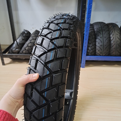 35%-55% Conteúdo de borracha 120/80-18 Rodas de motocicletas Pneus Profundamente concebido para o desempenho