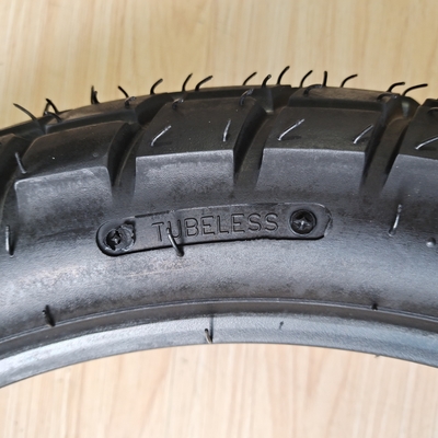 35%-55% Conteúdo de borracha 120/80-18 Rodas de motocicletas Pneus Profundamente concebido para o desempenho