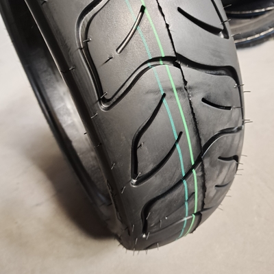 Experimente desempenho inigualável com pneu de motocicleta 150/70-13 com projeto profundo