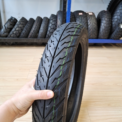 80/90-14 Tamanho Máquina de Fabricação de Pneus Sem Tubos de Motocicleta com e Projeto de Padrão Profundo