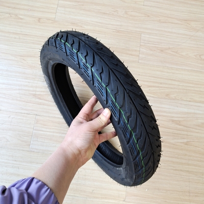 80/90-14 Tamanho Máquina de Fabricação de Pneus Sem Tubos de Motocicleta com e Projeto de Padrão Profundo
