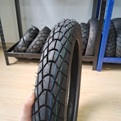 90/80-16 Pneus pretos de motocicleta perfeitos para as necessidades do seu negócio