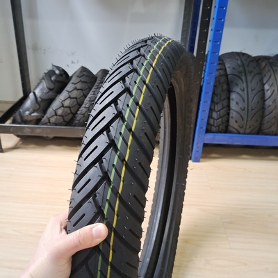 Teor de borracha de 35% a 55% 90/90-18 Pneus de motocicleta para a natureza
