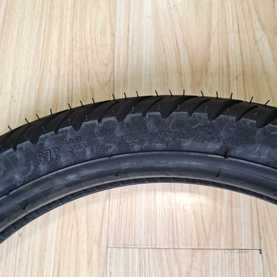Teor de borracha de 35% a 55% 90/90-18 Pneus de motocicleta para a natureza