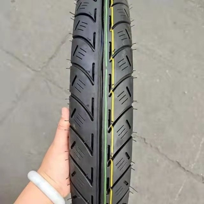 O Porto de Qingdao oferece pneus para motocicletas por 90/90-18 110/90-16 90.90.18 Pneus