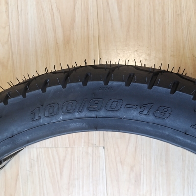 10090-18 TL Pneus de motocicleta com material natural de aço de borracha de nylon e aceitação OEM