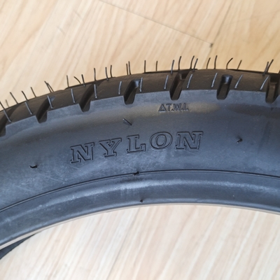 10090-18 TL Pneus de motocicleta com material natural de aço de borracha de nylon e aceitação OEM