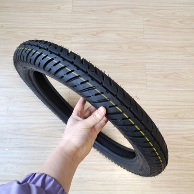 3.00-17 Pneus de borracha natural de motocicleta Padrão popular para desempenho de alta velocidade