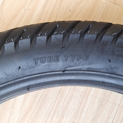 3.00-17 Pneus de borracha natural de motocicleta Padrão popular para desempenho de alta velocidade