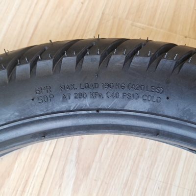 3.00-17 Pneus de borracha natural de motocicleta Padrão popular para desempenho de alta velocidade