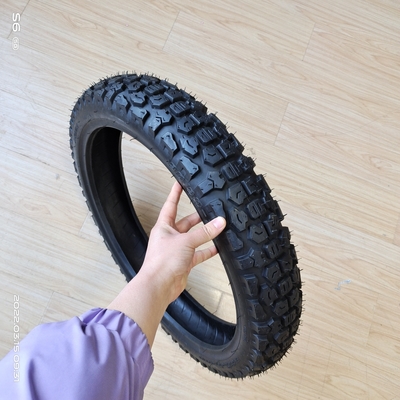 90/90-18 TT Pneus para motocicletas MT026 Fabricados com 35% a 55% de teor de borracha natural