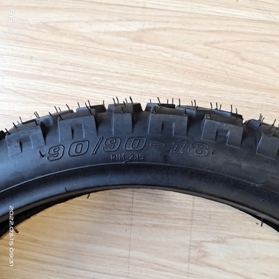 90/90-18 TT Pneus para motocicletas MT026 Fabricados com 35% a 55% de teor de borracha natural