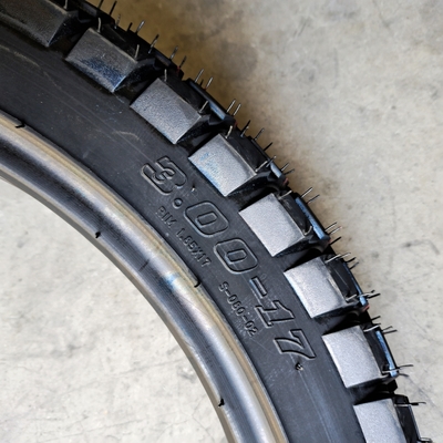 Pneus de motocicleta preto 3.00-17 com alta confiabilidade em Qingdao
