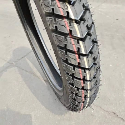 Materiais primários de aço de nylon de borracha natural 3.00-17 Pneus de motocicleta com e 2021 Design