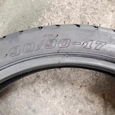 90/90-17 Pneus de padrão offroad de motocicleta com carga de projeto profundo do porto de Qingdao