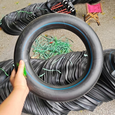Resistência à tração 10,5 Pneus de motocicleta Pneus sem tubo 140 60 17 no Porto de Qingdao