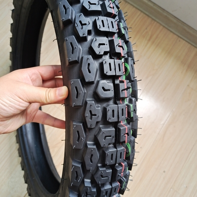 3.00-17 Pneus de moto 35% Teor de borracha Ideal para os requisitos do cliente