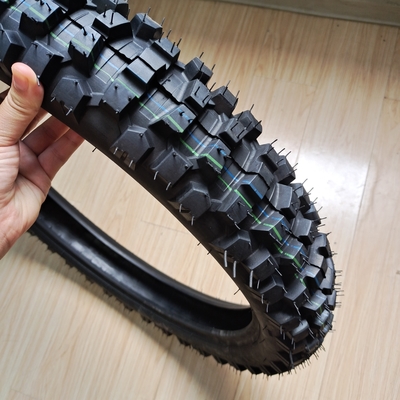 3.00-17 Pneus de moto 35% Teor de borracha Ideal para os requisitos do cliente