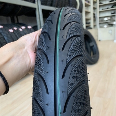 Pneus de motocicleta de desenho direto de padrão profundo para carga no porto de Qingdao