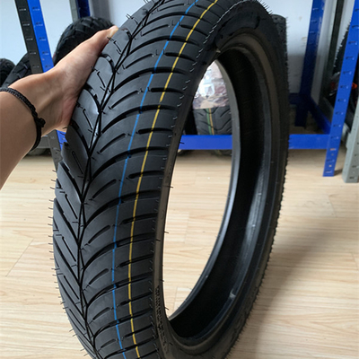 Pneus de motocicleta de desenho direto de padrão profundo para carga no porto de Qingdao