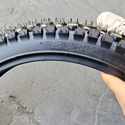 250x17 Pneus de motocicleta com 10,5 resistência à tração e design de padrão profundo