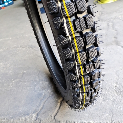 250x17 Pneus de motocicleta com 10,5 resistência à tração e design de padrão profundo