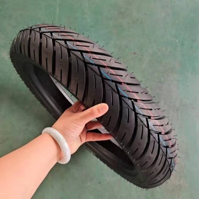 35%-55% de teor de borracha Projeto profundo Pneus de motocicleta 120/70-17 para manuseio em todos os climas