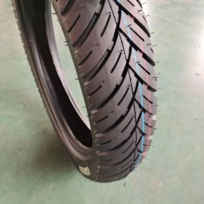 35%-55% de teor de borracha Projeto profundo Pneus de motocicleta 120/70-17 para manuseio em todos os climas
