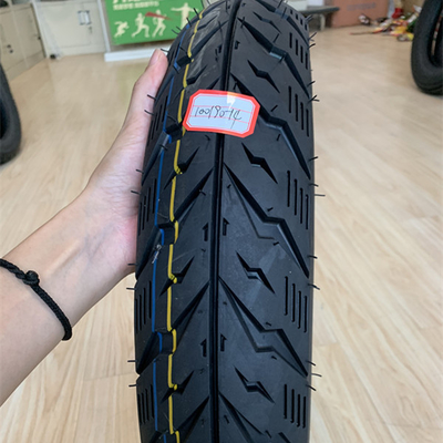 Aumente o desempenho da sua motocicleta com os pneus Herschel 100/90-14 Força de tração 10.5