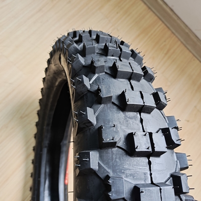 Pneus de motocicletas 4.60-17 sem tubos e tubos com capacidade de produção de 5000 peças por dia