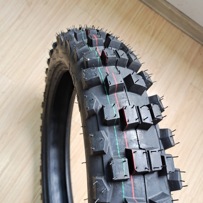 35%-55% de teor de borracha em pneus de motocicletas 4.10-18 OWN DOT ISO CCC SONCAP no porto de Qingdao