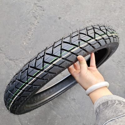 Pneus de pedra de fogo de alta resistência à tração Pneus de motocicleta 90 90 19 no porto de Qingdao