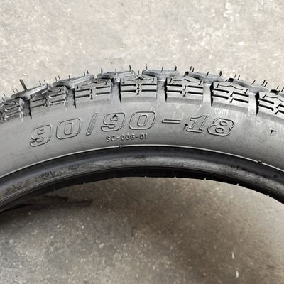 5000 peças por dia Pneus de motocicleta 90/90-18 com resistência à tração 10.5