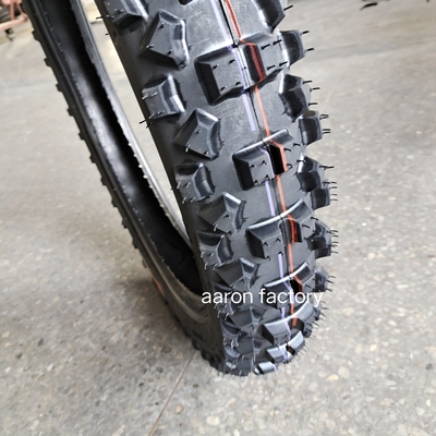 110/90-19 e 80/100-21 Pneus para motocicletas fora de estrada para transporte no porto de Qingdao