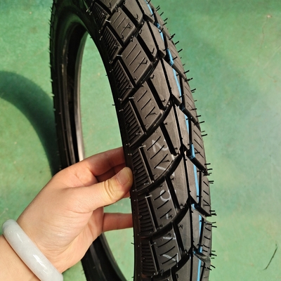 Deep Design Pneus de motocicleta 275-17 5000 Pcs por dia Capacidade e Deep Pattern Design
