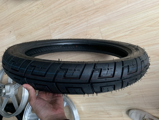 Super pneus de borracha para motocicletas 90/90/18 com capacidade de produção de 5000 peças por dia