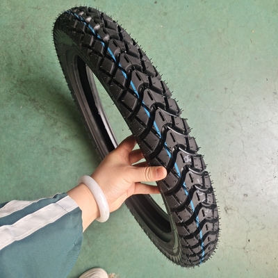 Alta resistência à tração 3.00-18 Pneus e tubos de motocicletas de rua de corrida Design de padrão profundo