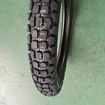 35%-55% de teor de borracha Pneus de motocicletas 3.00-18 para e longa vida útil de 20000 KM