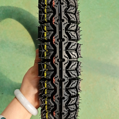 Mercado Africano 3.00-17 Pneus de motocicleta sem tubo 300 17 com e 10.5 Força de tração