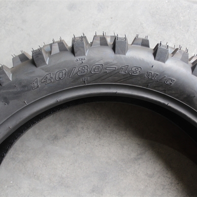 140/80-18 140/80/18 140 80 18 Pneus de motocicleta com 35% a 45% de teor de borracha TL 6,8 kg