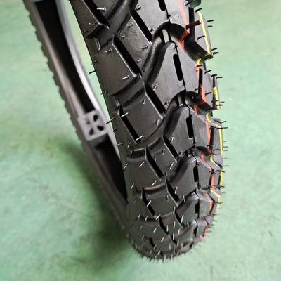 Rodas de borracha para motocicletas Pneus 2.75-18 e com capacidade de produção de 5000 peças por dia